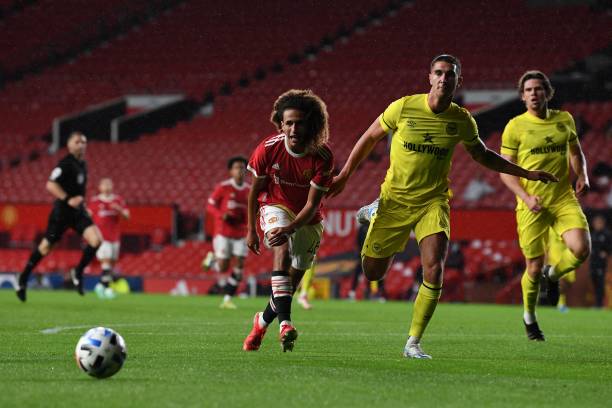 配合其全球 配合其全球